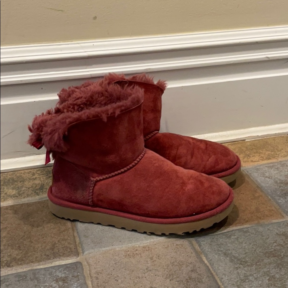Ugg’s Mini Bailey Bow Women Size 7